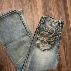 Platini Jeans - Distressed Denim with Gold Embellishments & Zipper Details for Stylish Comfort