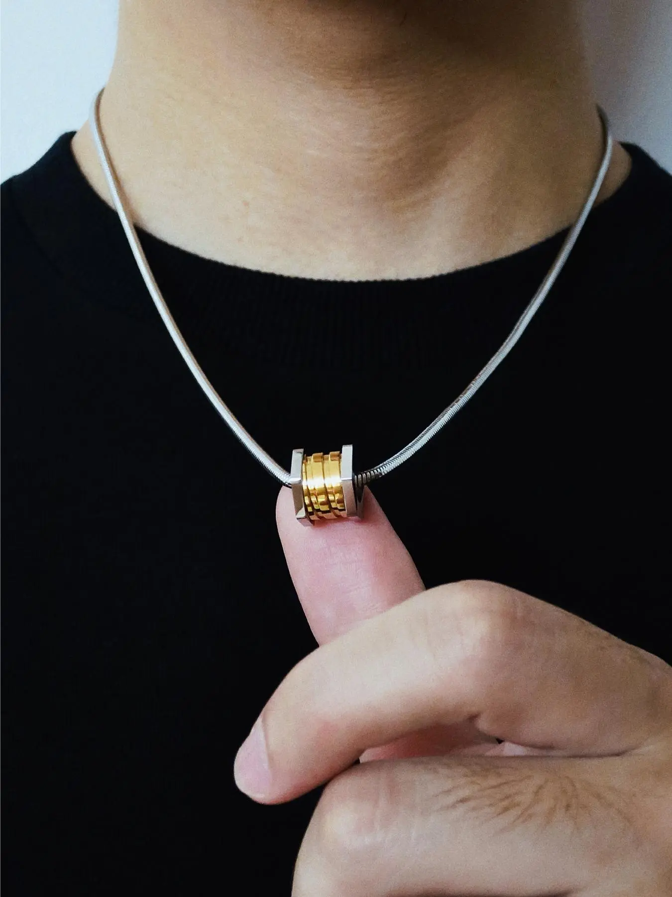 2024 New Style Hexagonal Geometric Pendant Necklace for Women & Men, Stainless Steel Fashionable Jewelry Accessories for Party, Daily Clothing Decor, Trendy All-match Jewelry for Birthday Gift, Trendy Charms Necklace