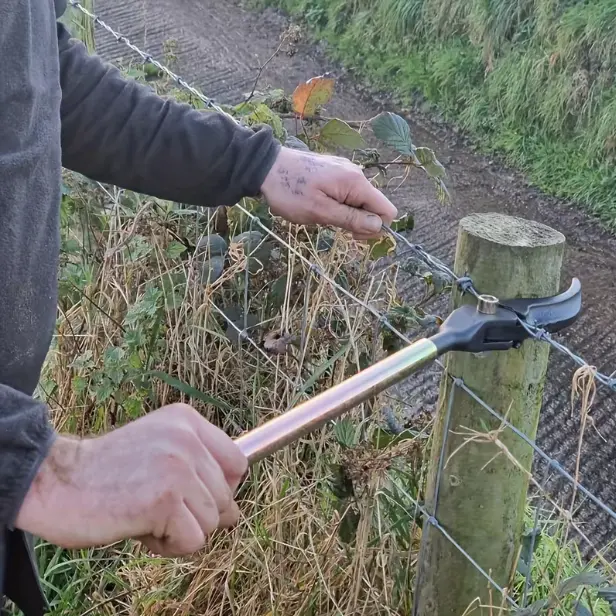 Fence Repair Tool - Durable Wire Cutter for Efficient Maintenance and Installation of Fences and Barriers