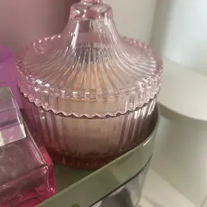 Mother's Day Dusting Powder Jar with 2 Pcs Body Powder Puffs Crystal Powder Box with Makeup Puff  Summer Essentials Holiday Birthday Gift for Women Girls Cosmetics Makeup Holder for Body Care Multifunctional Container Bathroom Vanity Decorative Decor