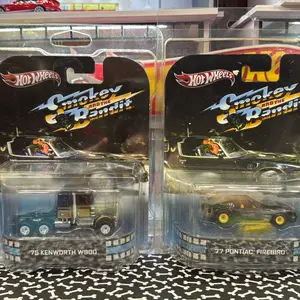 Hot Wheels Smokey & the Bandit '75 Kenworth W900 & '77 Pontiac Firebird Collectible Die-Cast Cars