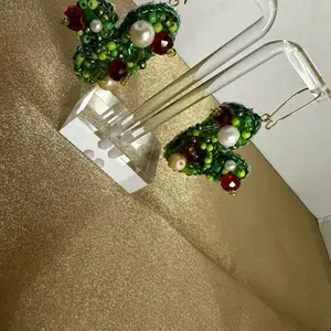 Aretes de Nopal Artesanales (gancho de acero inoxidable) Cactus Earrings (stainless steel) Hipoalargenico. Bordado totalmente a mano ( ninguna piedra es pegada).