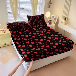 Heart-Printed Fitted Sheet Set, Soft And Comfortable, Skin-Friendly And Breathable, With Strong Wrapping That Stays In Place. Includes 1 Fitted Sheet And 1/2 Pillowcases, Suitable For Home Bedrooms And Dormitories, A Practical Choice For Romantic Holidays