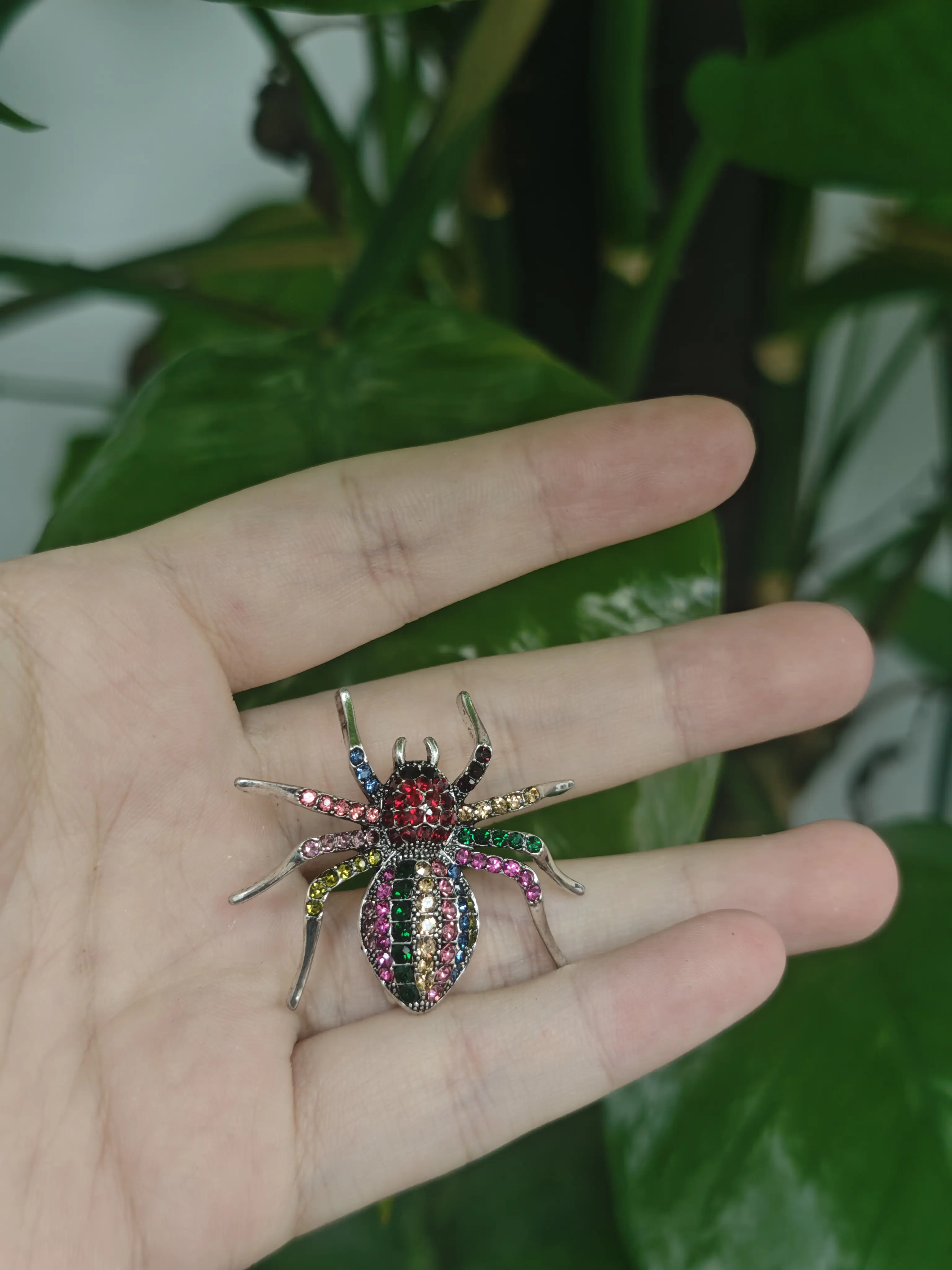 Casha(24033)gc.Cool spider‑shaped brooch fully paved with multi‑color rhinestones, retro silver‑toned metal frame, bold and eye‑catching gothic style.