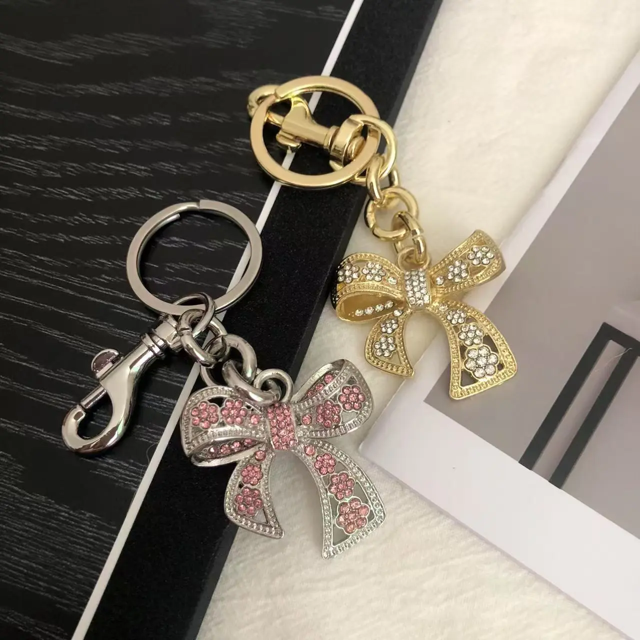 Sparkly Bow Bag Charm Rhinestone Bow Purse Charms Bows Keychain Women Bag Charm for Handbag Bag Accessories