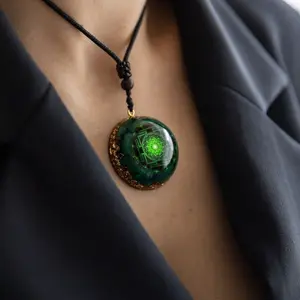 Green Malachite Orgonite Energy Talisman Necklace Healing Spiritual Energy Geometry Crystal Amulet Protection Pendant Necklace Crystal Chakra