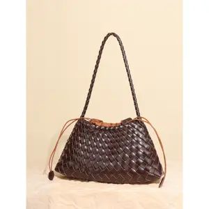 Light luxury French retro fashion woven underarm bag for women, new Korean version, high-quality textured handbag and shoulder bag set