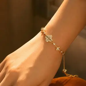 Shiny Gold Four Leaf Clover Pull Bracelet for Women, Full Paved Zircon Adjustable Wrist Chain, Classic Lucky Fashion Jewelry for Daily & Gifting