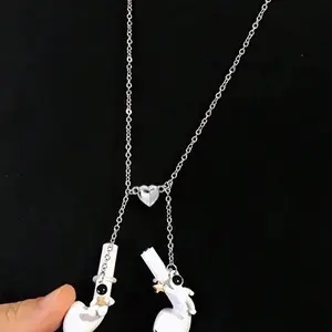 Universal Anti-Loss Earphone Necklace, Unique Design, Space Man Magnetic Decoration, Bluetooth-compatible Wireless Drop Prevention, Love Heart Necklace