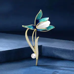 Exquisite Magnolia Brooch for Women Chinese Inspired Floral Lapel Pin Unique Design High End Fashion Jewelry Gift