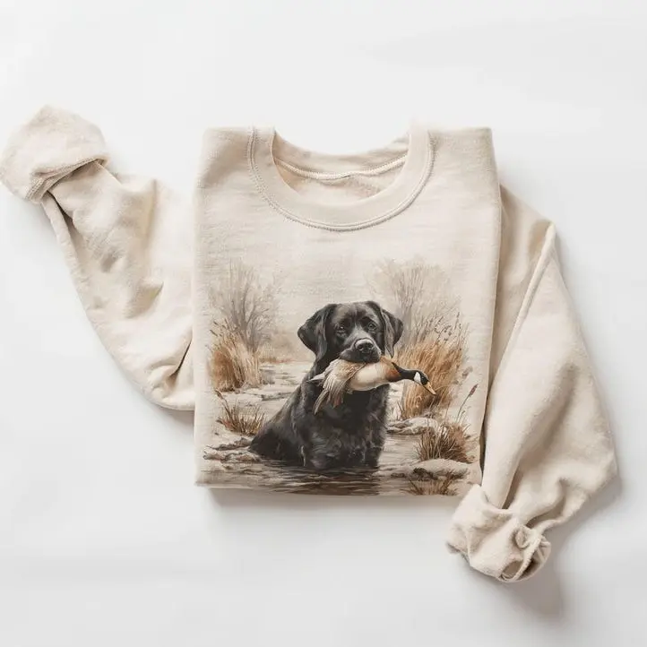 Women's Retro 90's Vintage Black Lab Hunting Dog Crewneck Sweatshirt - Waterfowl Retriever Garment, Casual Day Tops, Mallard Duck Goose Hunting Gift for Hunters