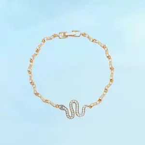 [FOLYSTUY (W154)]Snake Design Chain Bracelet with Stone & Green Accent, 7.09" Length, Elegant Statement Wrist Bangle for Daily Wear & Gifting