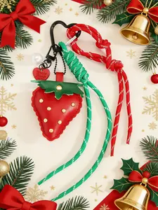 Cute simulation strawberry shaped exquisite pendant, fashionable and niche personality atmosphere pendant, convenient and easy to carry, Keychain Jewelry, bag pendant, suitable for commuting, dating, shopping, etc