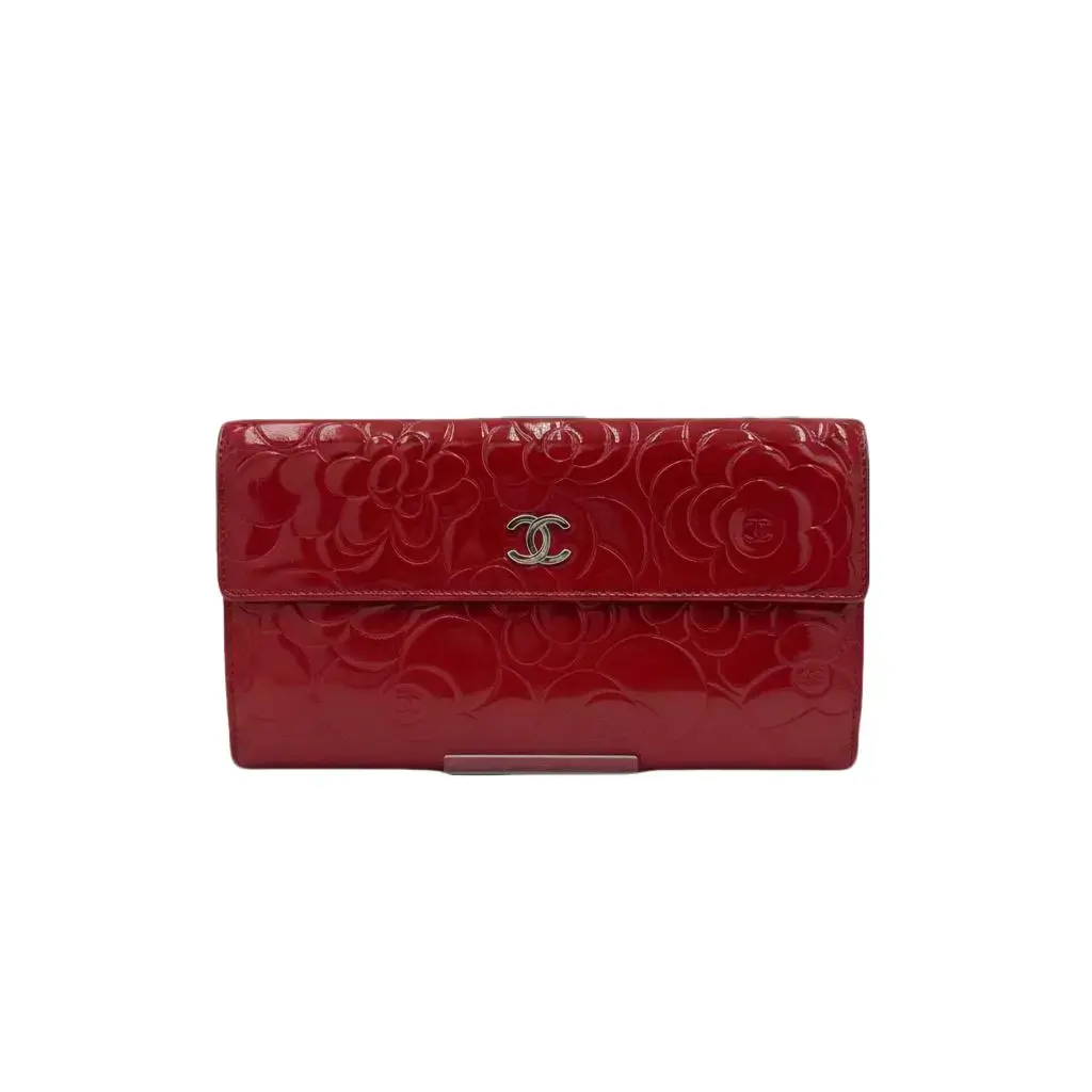 Pre-owned CHANEL Leather Small Leather Goods Women's Patent Wallet Camellia Embossed, Interlocking CC Logo, 0.75 to 1.2 Inches, 4 4.25 In (Red)