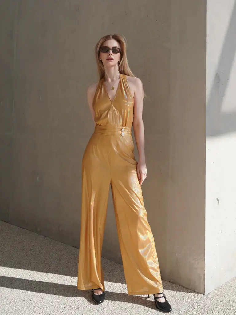 RETRO STAGE Women's 1970s Fitted Satin Jumpsuit, Disco Inspired Gold Halter Overalls for a Party with Classic Appeal, Sleeveless, Vintage, Elegant