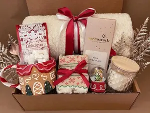 Christmas Gift Box for Her, Holiday Box For Daughter, Christmas Best Friend Gift, Christmas Box For Daughter, Mini Christmas Tree Gift Box