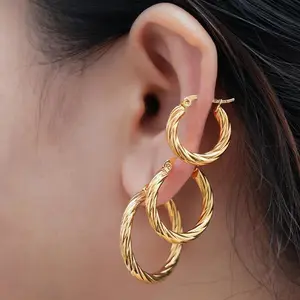 3pcs Stainless Steel 18K Golden Plated Plum Blossom Hoop Earrings - Minimalist Twisted Design, Lightweight & Durable, Perfect for Daily Wear or Gift Giving, Novelty Earrings