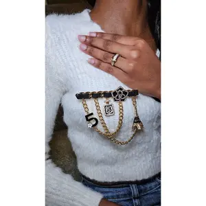 INSPIRED BROOCH LOOK 002