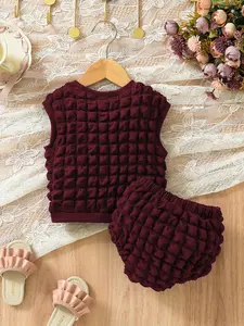 Summer Newborn Baby Sleeveless Set Cute Fresh Square Bubble Texture Vest + Bud Shorts, Two-Piece Outdoor for Girls, Comfortable Summer Wear for Infants Baby Clothing