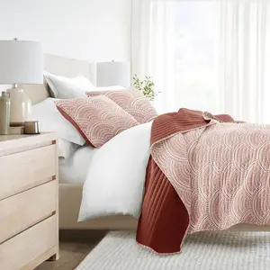 Luxury Lightweight Reversible Quilted Coverlet Set - Becky Cameron (Matching Shams Included),  Scallop  / Terracotta, Twin/Twin Extra Long