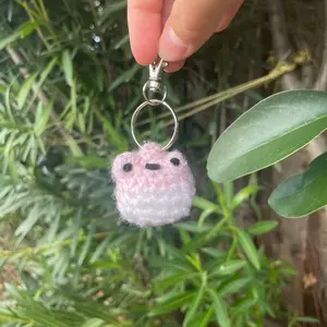 Crochet-Pink frog keychain