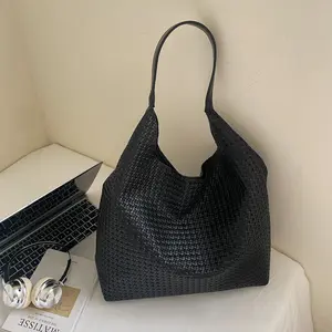 Vintage Hand-Woven Tote Bag — Large-Capacity Commuter Shoulder Bag, Chic & Premium Underarm Bag