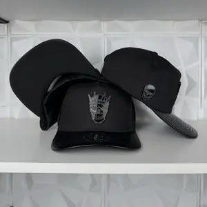 Skull plate SnapBack hat-black/learher