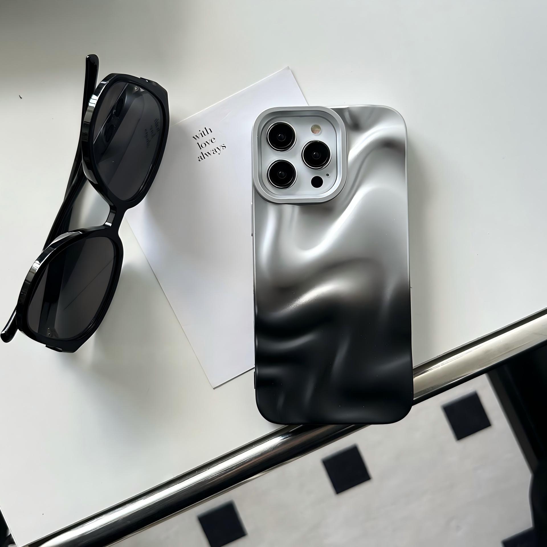 （Case & Nova.） Sleek minimalist black–silver gradient 3D wave phone case for iPhone 17 Pro Max, 16 Plus, 15, 14, 13, 12, 11 models; vintage luxury aesthetic design junk
