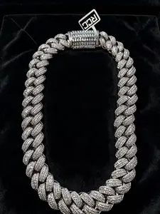 Heavy Ice Cuban Chain Urban Statement Necklace for Hip Hop Bold and Eye-Catching Accessory