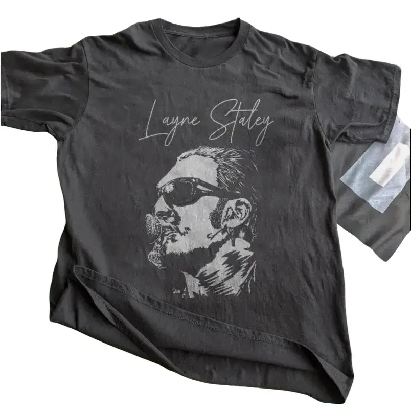 Layne Staley Alice In Chains T-shirt, Unisex Black T-shirt, Size S-5XL world tour Vintage, Gift for Men Women Unisex  Aesthetic Boho Graphic Tshirt Tee Top Womenswear Streetwear Summer