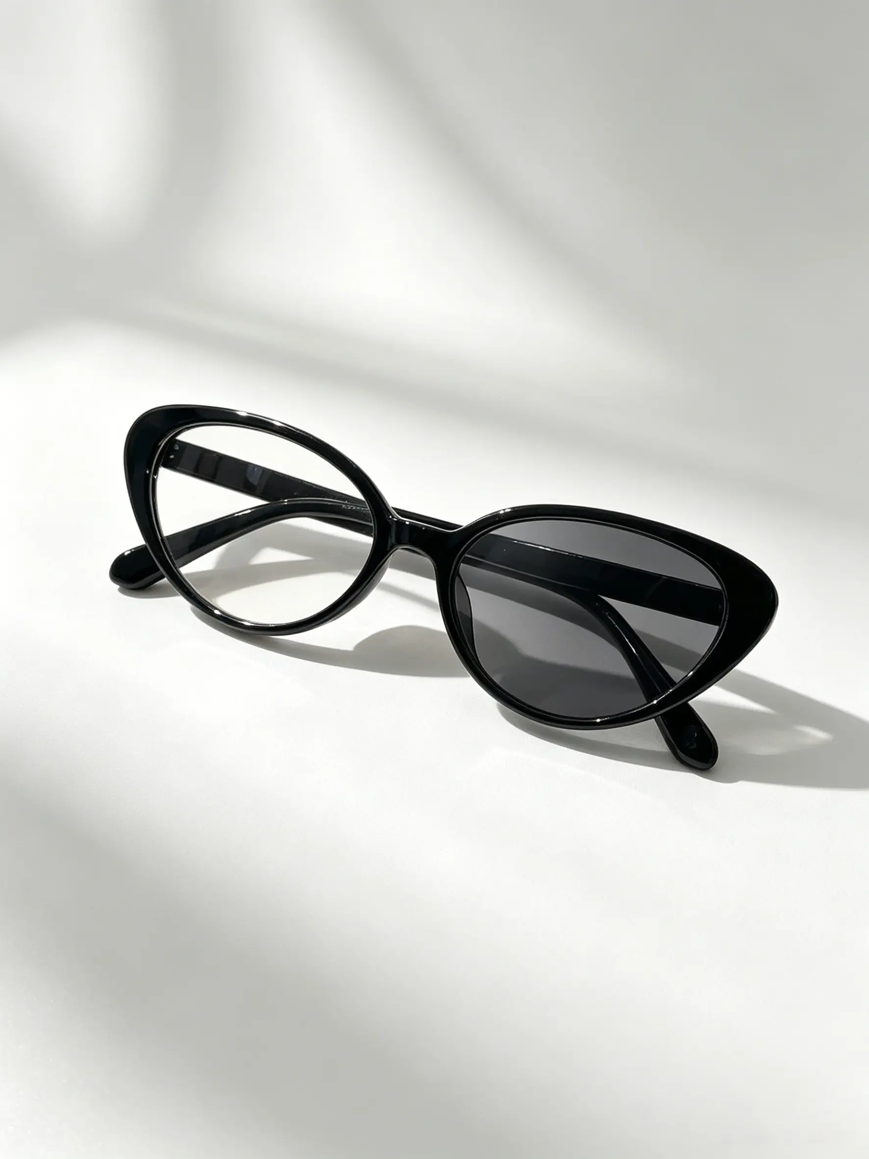Fashionable Light-Responsive Blue Light Blocking Cat Eye Glasses, Ultra-Light Durable Frame, Ideal for Work, Study, Daily Use