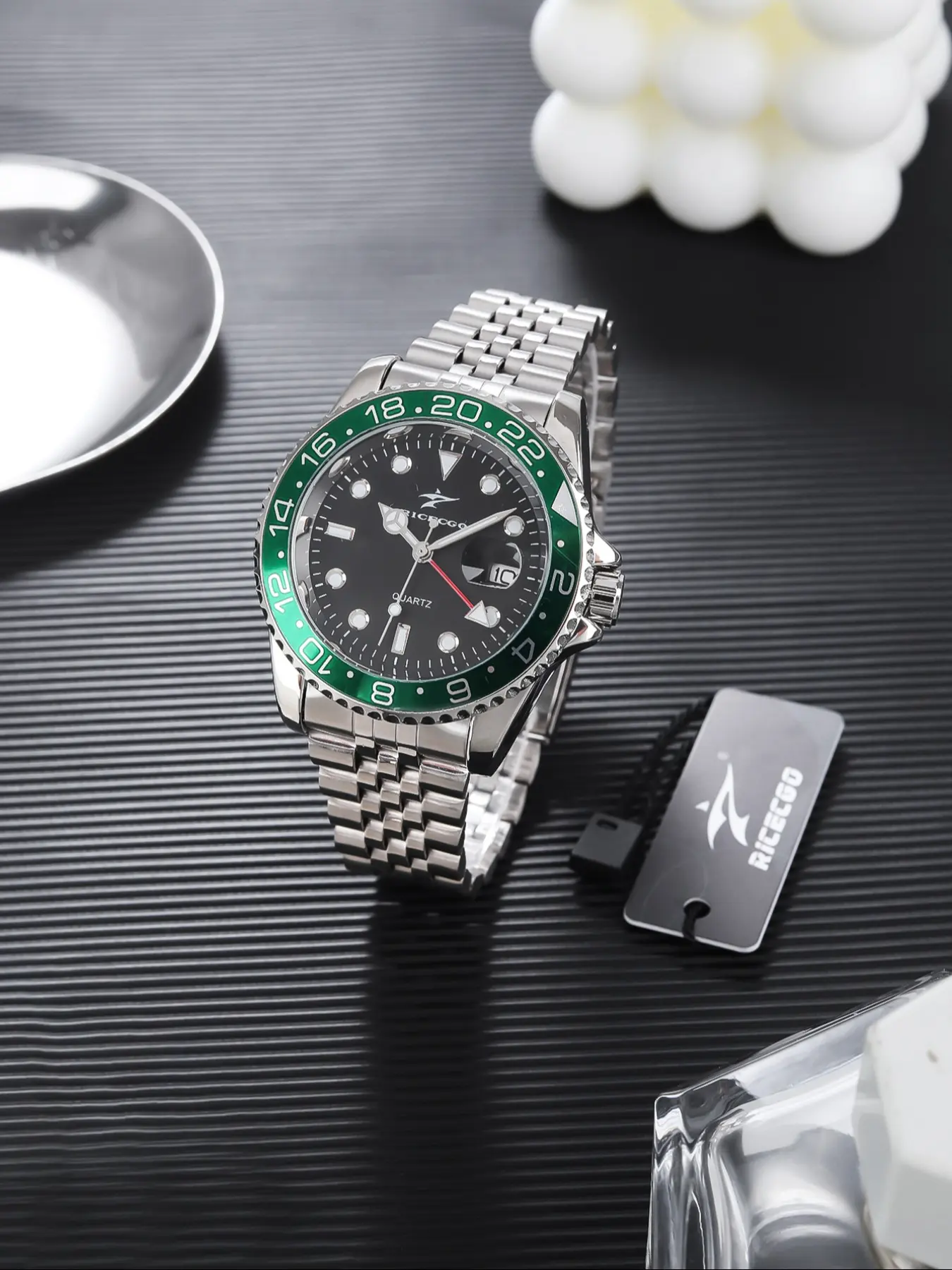 RICECGO men's quartz stainless steel wristwatch, green circle steel chain design, black dial date display, business and leisure style, precise timekeeping, Quartz Analog, Business quartz watches, showcasing exquisite taste