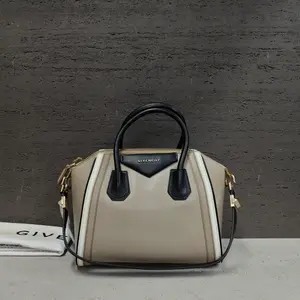 Pre-owned Givenchy Leather Shoulder Bags 7.8'' R14359 Shoulder Bag C14306045468 0327 T1 Qiqi