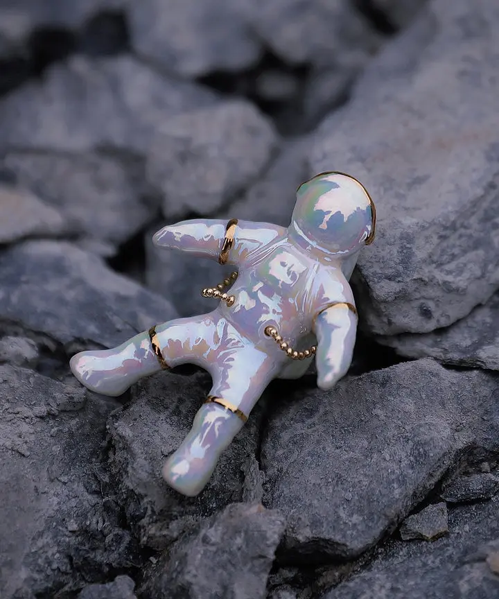 YIHE Ceramic Brooches "Astronaut"