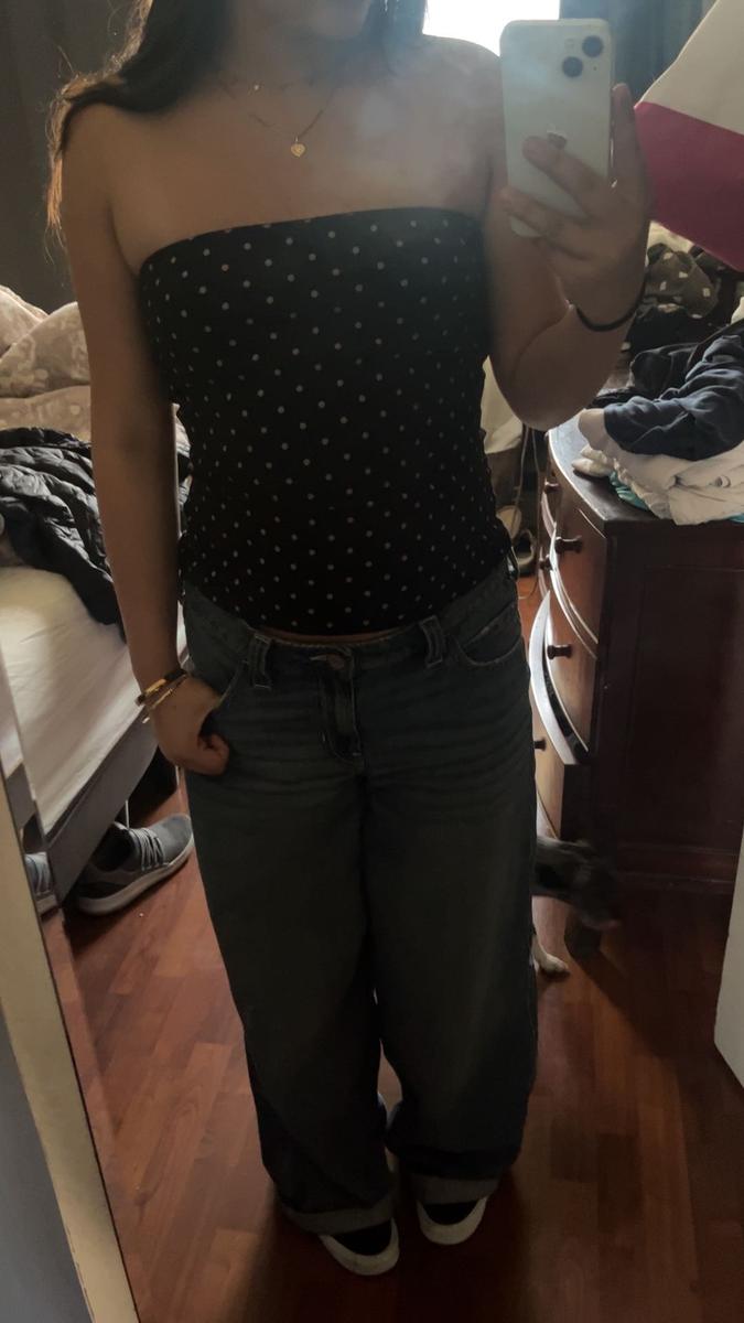 Item: BLACK AND WHITE, L