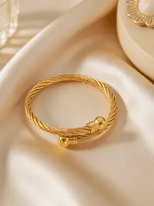 Unisex Stainless Steel Twisted Heart Bracelet, Elegant Daily Wear, Suitable for All Seasons, No Choking Hazard