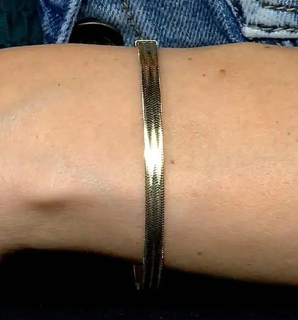 Italian 4.8mm Flex Stretch Bangle Bracelet in 10K Yellow Gold 1.25 Grams (7-9In)