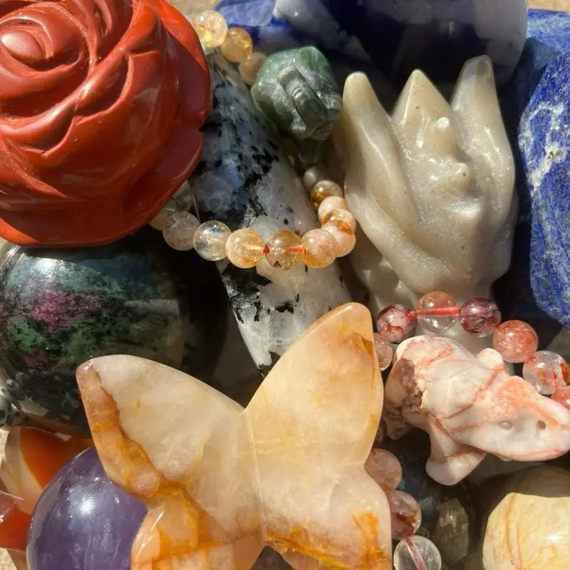 Assorted Natural Crystal Set: Fixed Quantity, Mixed Shapes and Materials Assorted Natural Crystal Set: Fixed Quantity, Mixed Shapes and Materials