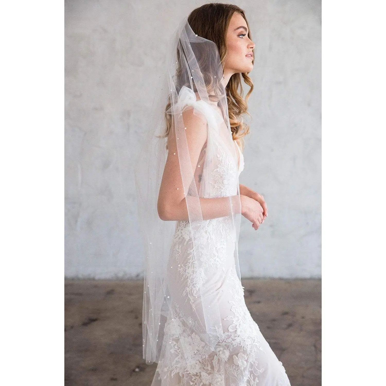 AUDE FINGERTIP VEIL WITH SCATTERED PEARLS