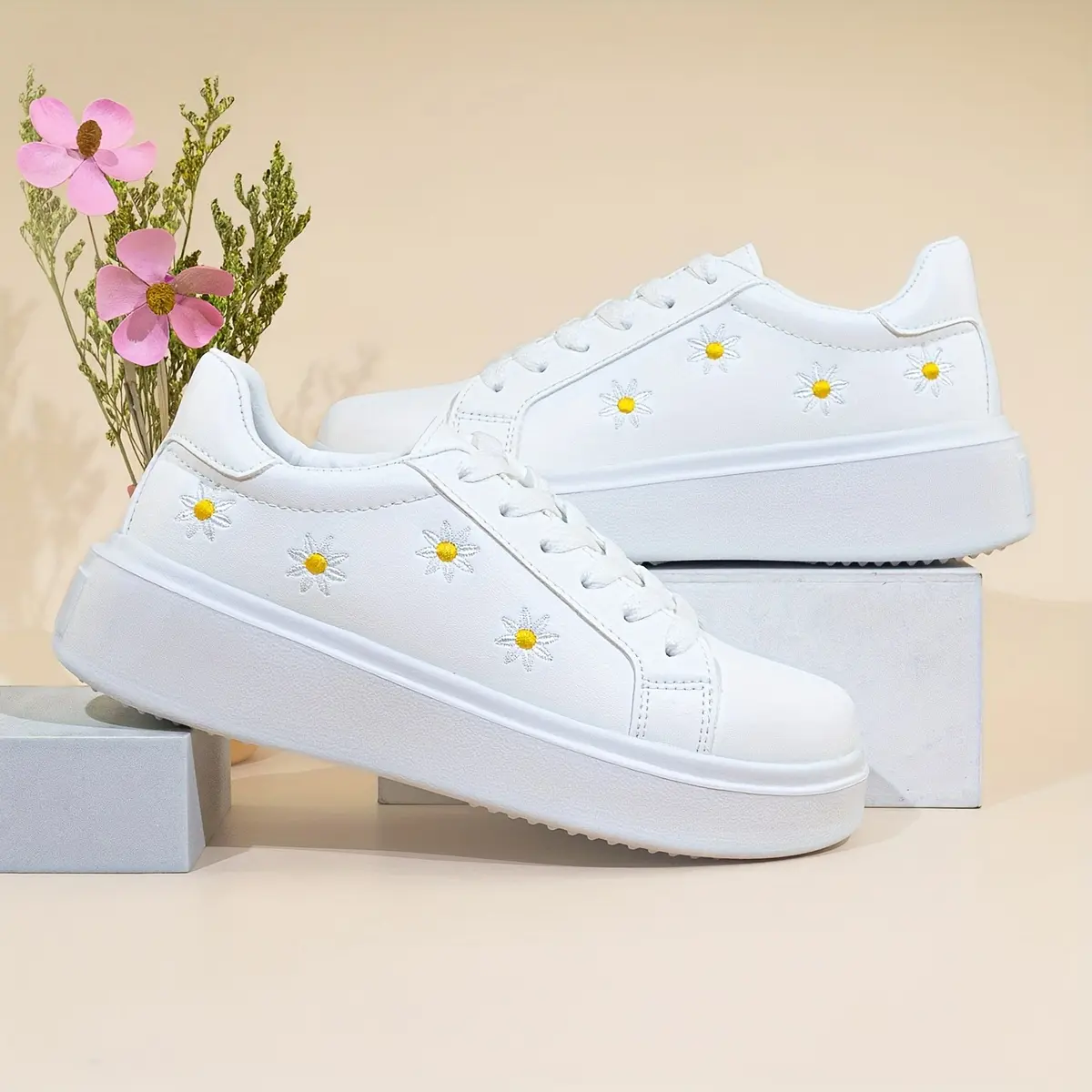 Women's Versatile Low-top Lace-up Sneakers with Embroidered Daisy Pattern - Comfortable Fashionable All-season Casual Shoes