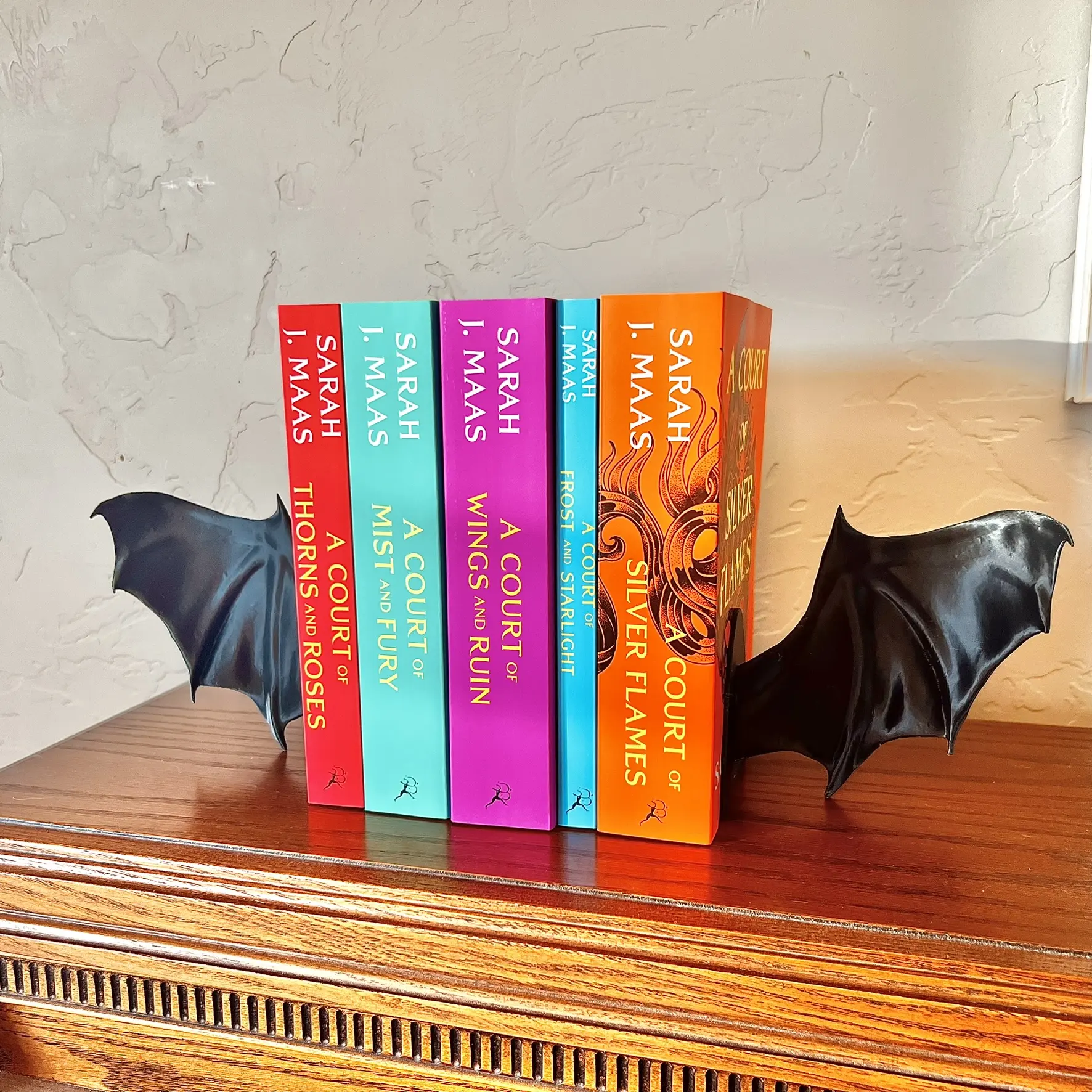 3D Printed Bat Wing Book Ends - Office Desk Organizer, Gothic Fantasy Bookshelf Accessory, Unique Shape Acotar Inspired Gift for Book Lovers, Decorative Book Ends