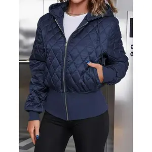 A women's diamond-patterned quilted hooded design metal zipper opening and closing diamond plaid hooded cotton suit, Quilted Puffer Coat, with warmth and a sense of neatness of the overall version, suitable for autumn and winter