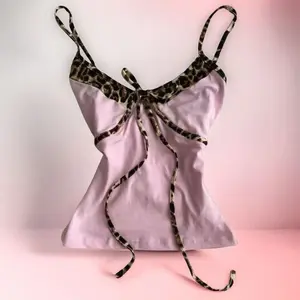Women's Aesthetic Leopard Print Lace Camisole - Lady's Spaghetti Strap V-Neck Sleeveless Slim-Fit Polyester Fabric Bralette with Floral Decor, Party Ready Tops for Casual Occasions