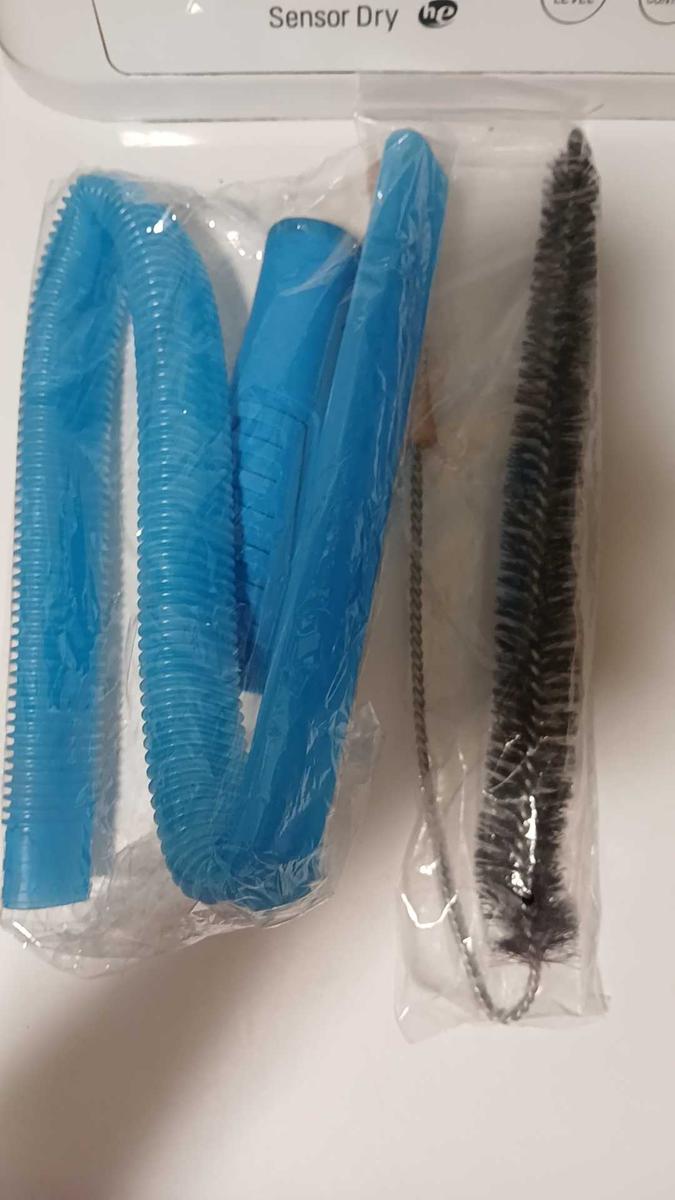 Item: 1 Hose + 1 Lint Brush