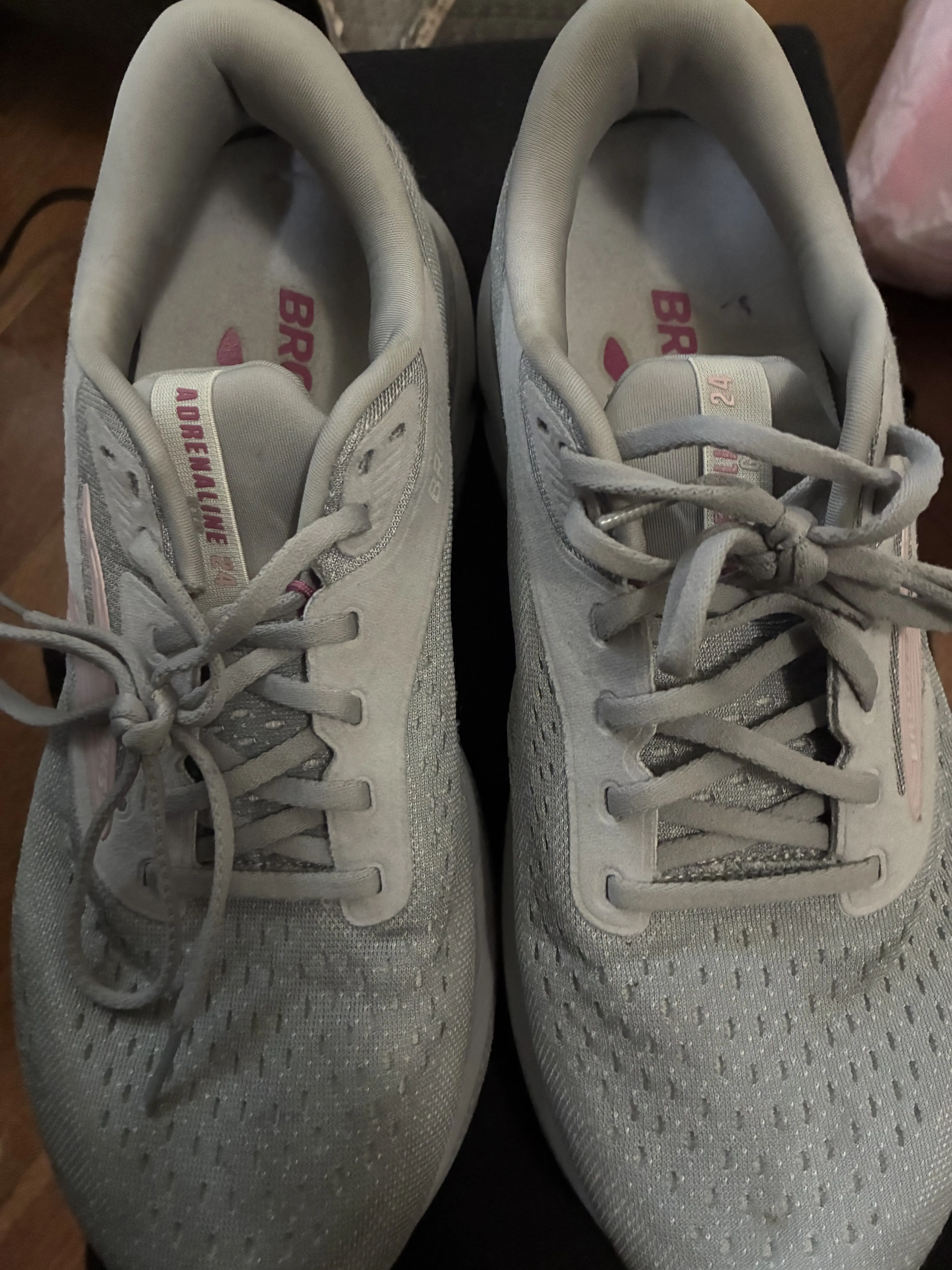 Brooks Adrenaline GTS 20 gray & pink running shoes