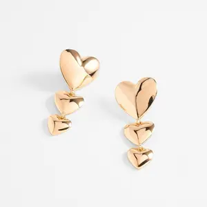 Nice&bella 18K Gold plated earrings with three polished dangling hearts