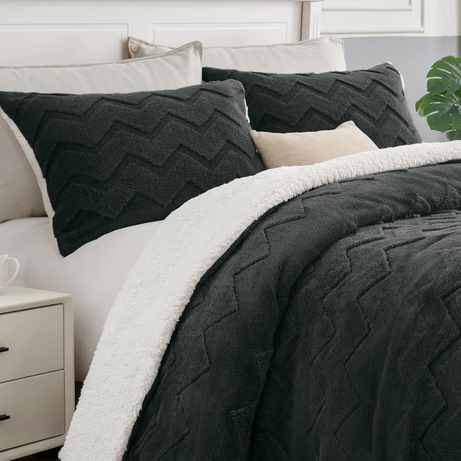 Fluffy  Size Comforter Set - Super Soft Sherpa Black Comforter for  Size Bed, Luxury Warm Bedding Set for Winter, Fuzzy Bed Set 3 count (1 Comforter, 2 Pillowcases)