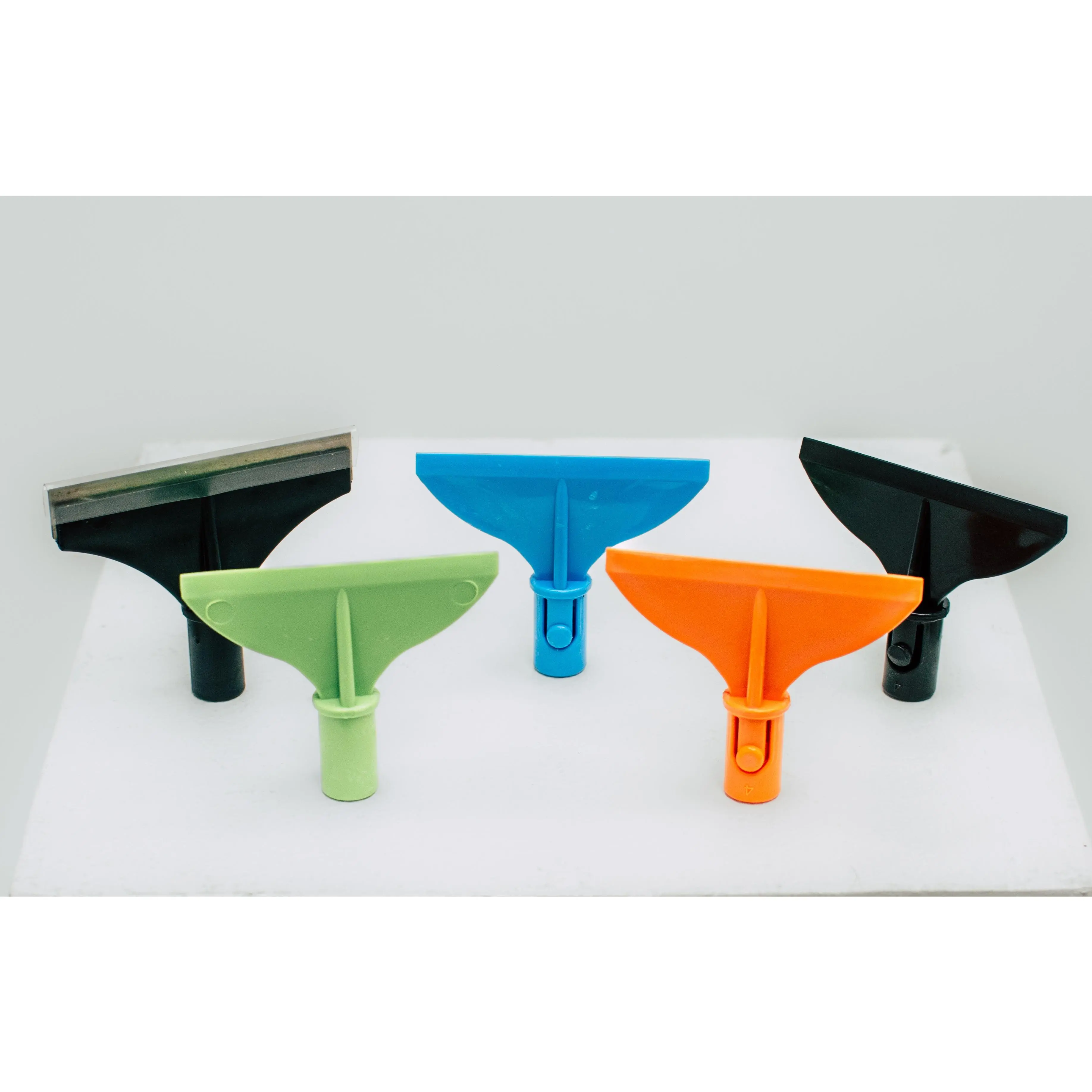 SweepEasy Plastic Scraper (2-Pack)