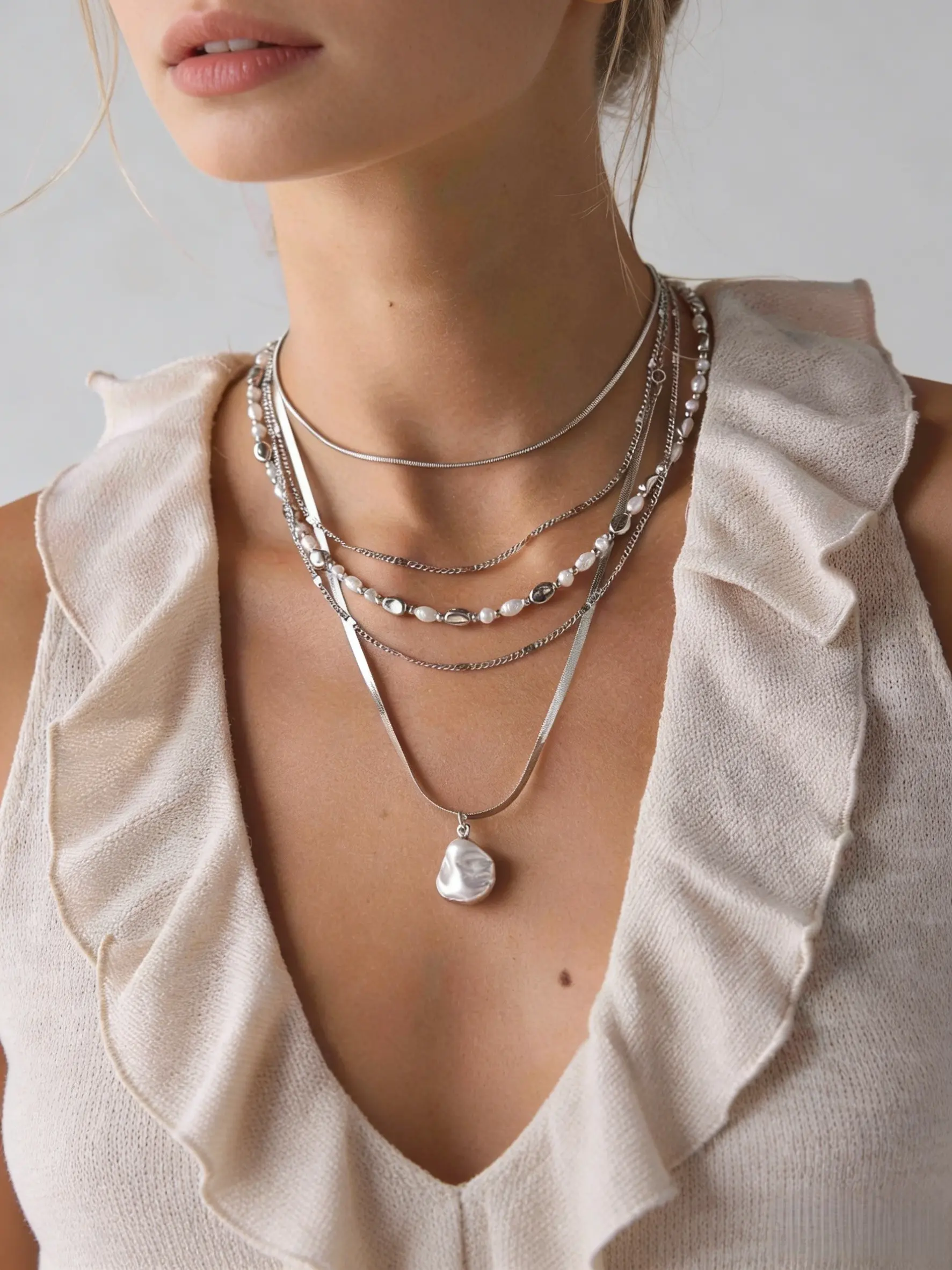 Multi-layer Baroque Pearl Layered Necklace, Minimalist Snake Chain, Light Luxury Clavicle Necklace for Women, Versatile Wear for Daily Commute, Layered Design, Perfect Gift for Best Friends & Lovers, Multilayer Necklace, Fashion Accessory
