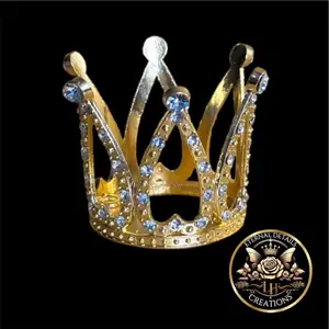 Small golden crowns for floral arrangements